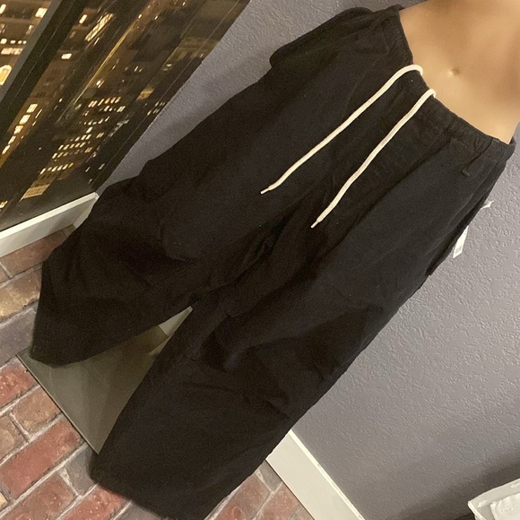 BDG / URBAN OUT. - NWT - pants: blk corduroy cargo, tie elastic waist, cuffs - L - Picture 16 of 16